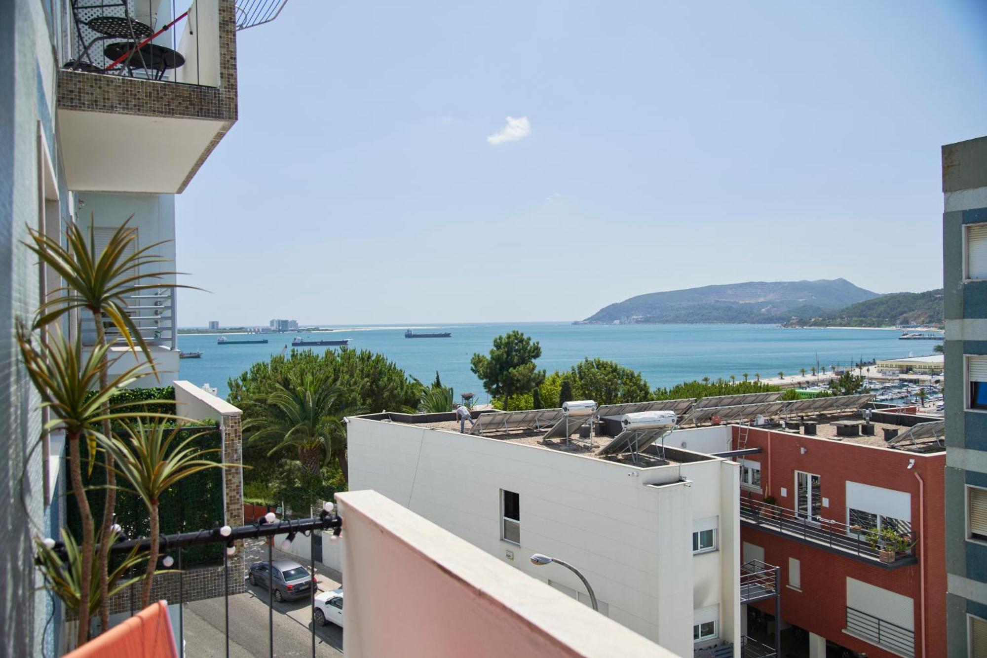 Sunset Bay View, Renovated Apt, By Timecooler Сетубал Екстериор снимка
