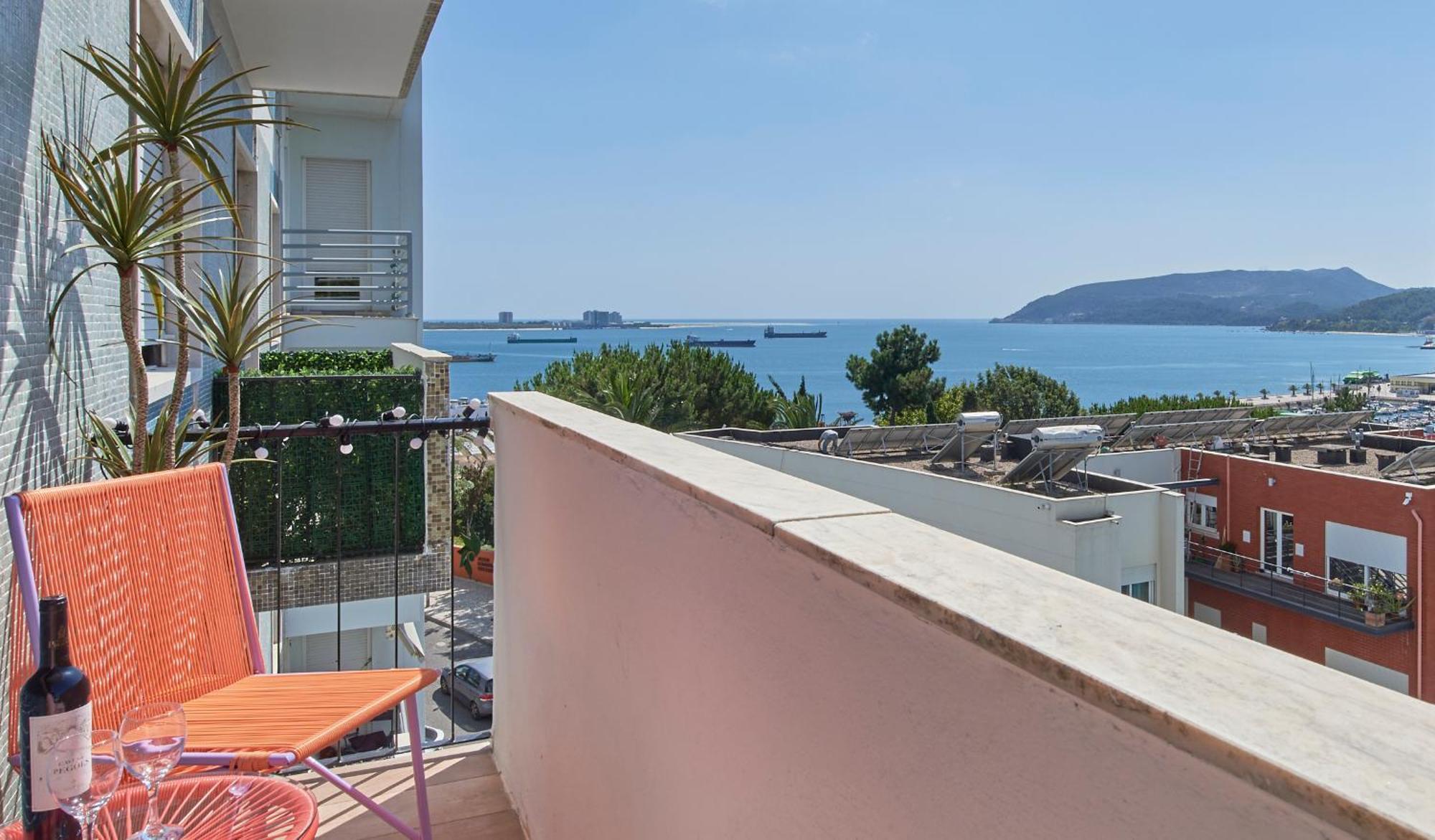 Sunset Bay View, Renovated Apt, By Timecooler Сетубал Екстериор снимка